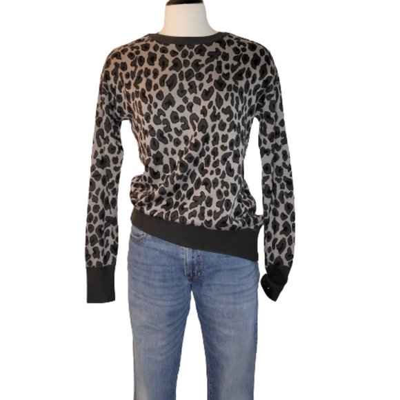 Isaac Mizrahi Tops - Isaac Mizrahi New York Grey/Blk Leopard Sweatshirt, Size M, NWT